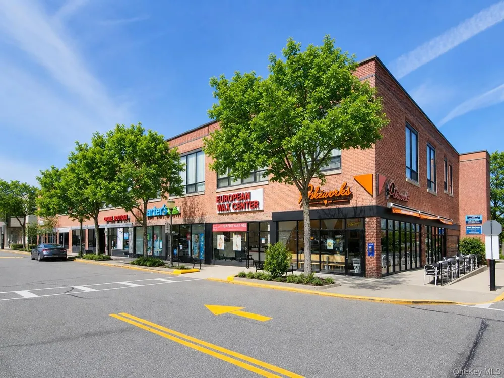 196-29 69th Ave ##1st Fl Fresh Meadows, NY 11365