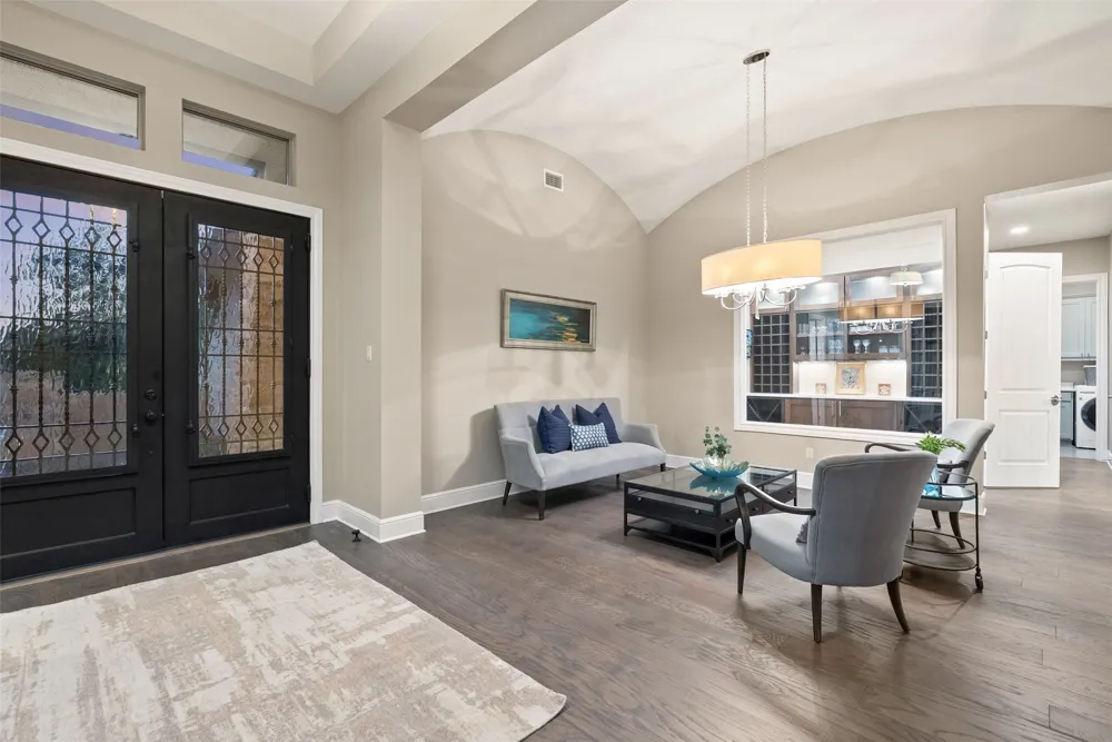 203 Bisset Court Lakeway, TX 78738