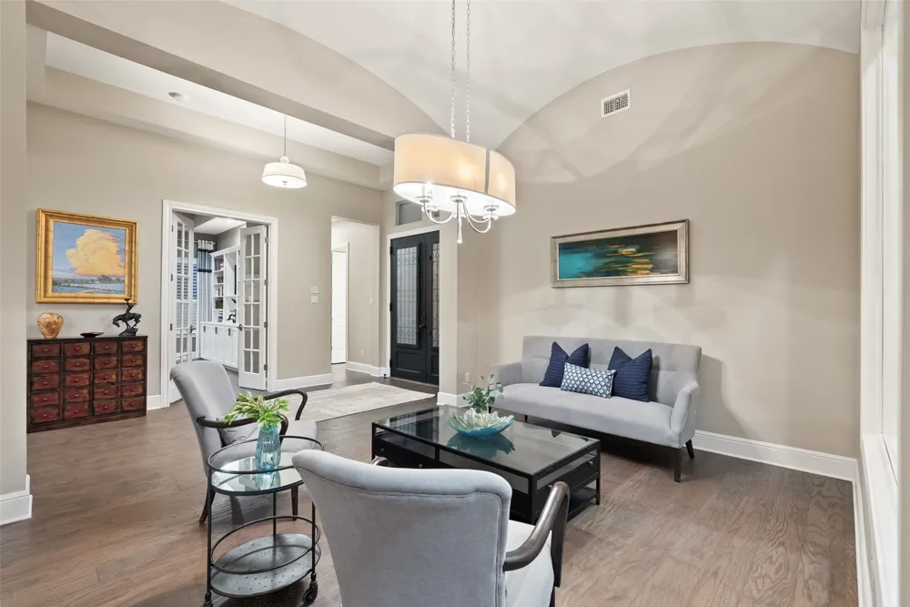 203 Bisset Court Lakeway, TX 78738