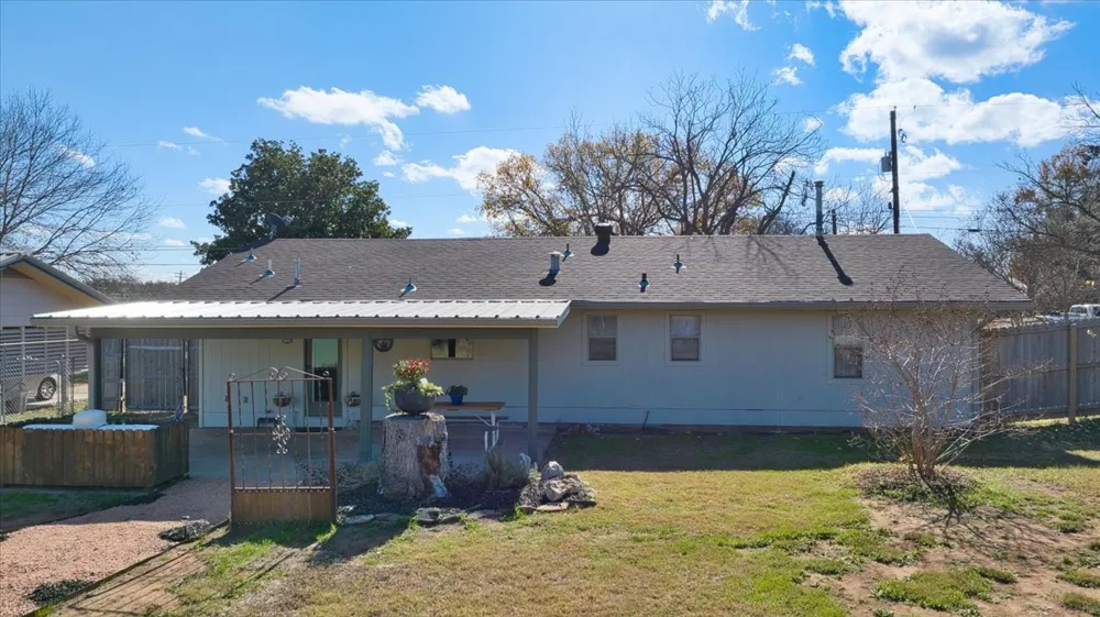 1236 Martin Street Mason, TX 76856