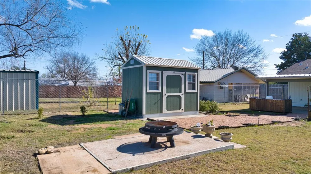 1236 Martin Street Mason, TX 76856