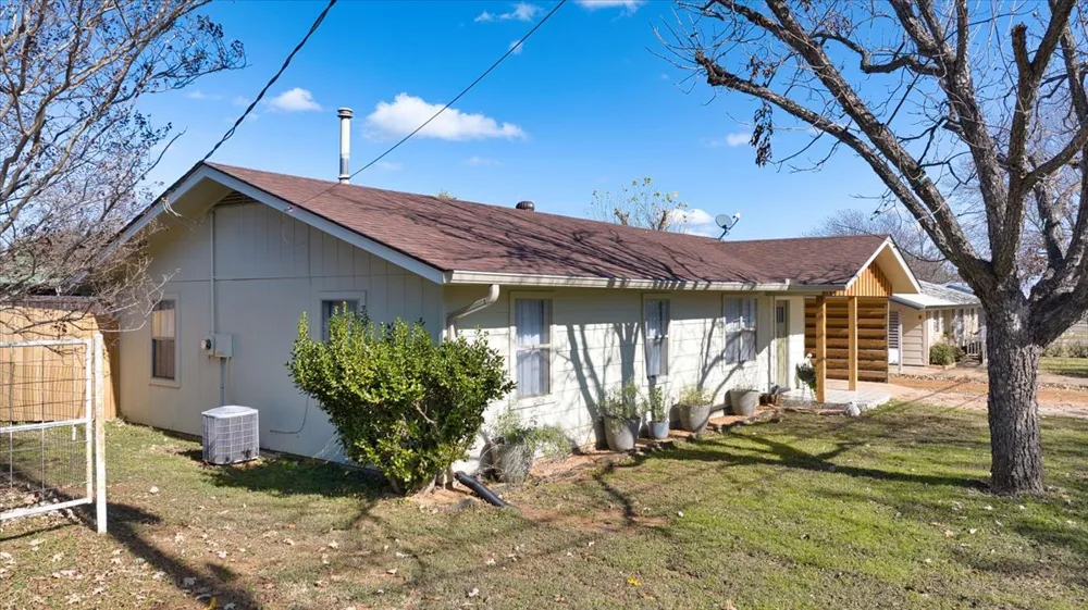 1236 Martin Street Mason, TX 76856