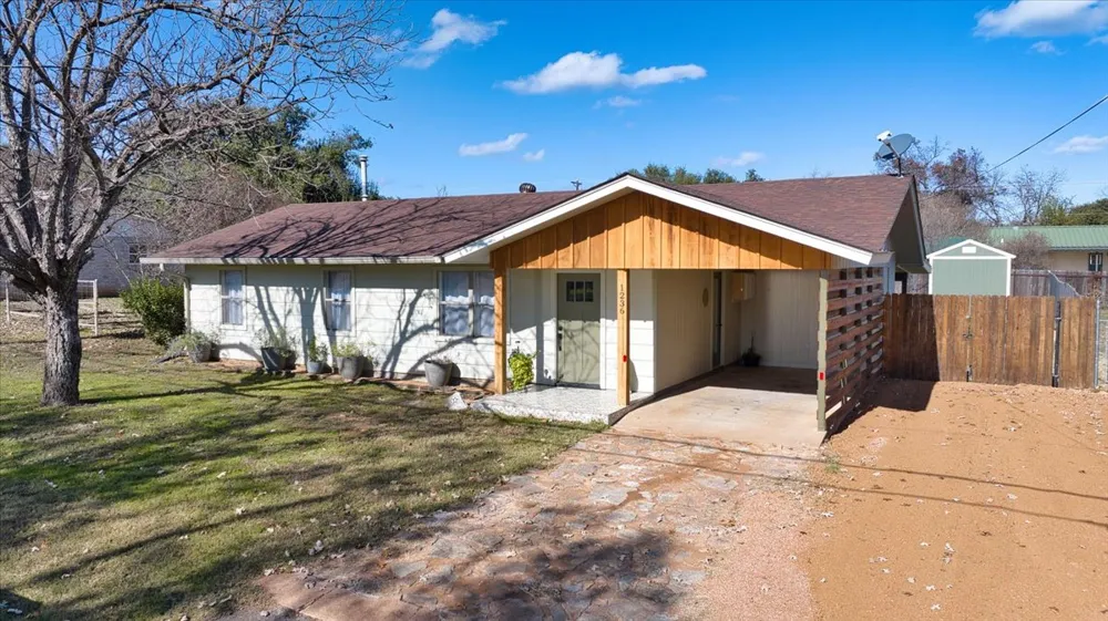 1236 Martin Street Mason, TX 76856