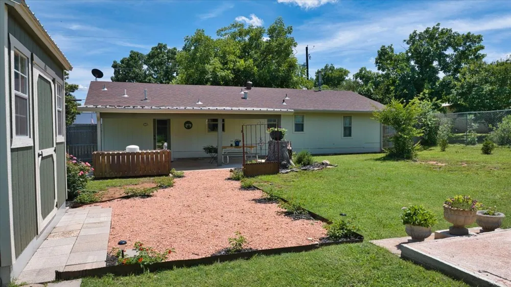 1236 Martin Street Mason, TX 76856