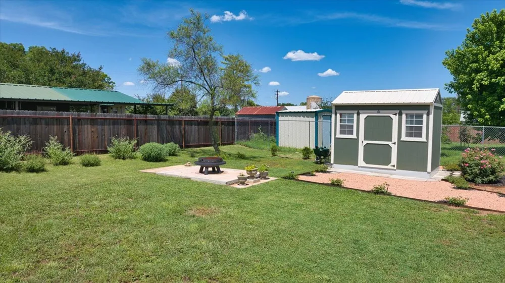 1236 Martin Street Mason, TX 76856