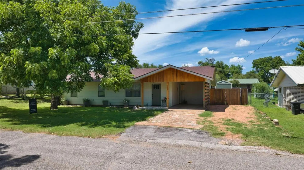 1236 Martin Street Mason, TX 76856
