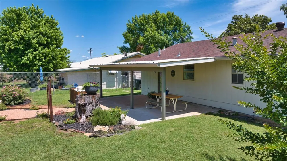 1236 Martin Street Mason, TX 76856