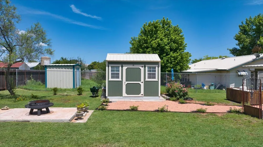 1236 Martin Street Mason, TX 76856
