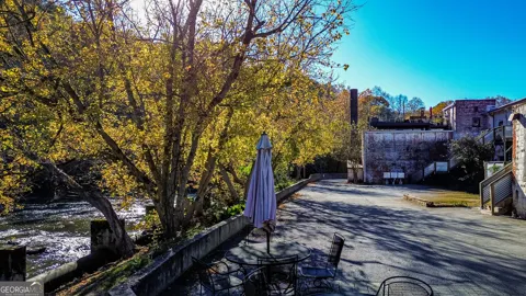 585 White CIR