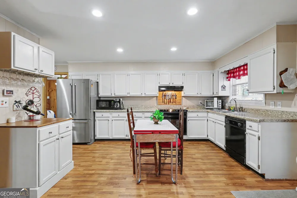 42 Lost Valley DR Dillard, GA 30537