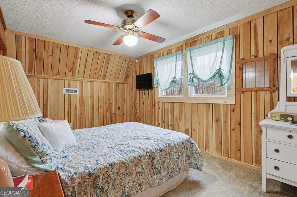 42 Lost Valley DR Dillard, GA 30537