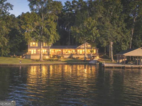 151 Lake DR NW