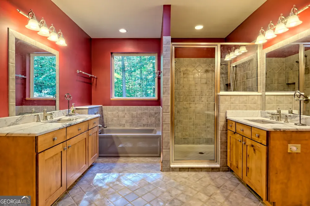876 WHITETAIL TRL Clayton, GA 30525