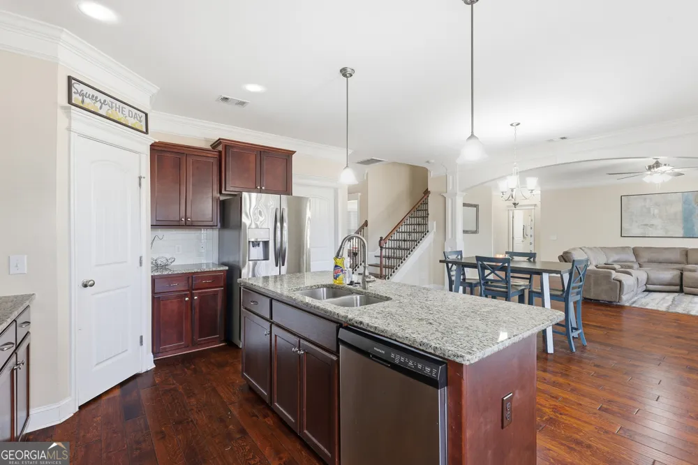 90 Roundstone WAY Richmond Hill, GA 31324