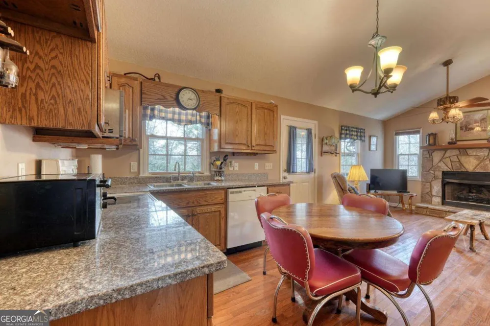 1189 Old Forge ESTS Hiawassee, GA 30546