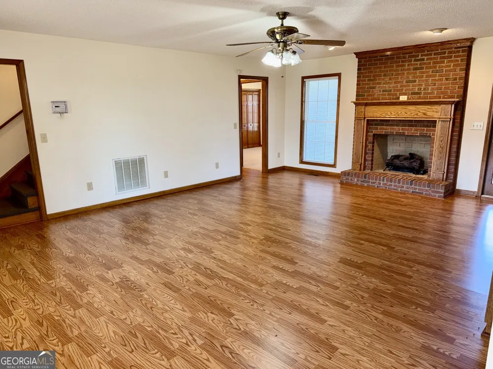 494 S Broad ST Bowman, GA 30624