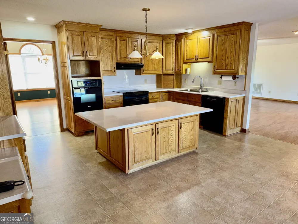 494 S Broad ST Bowman, GA 30624
