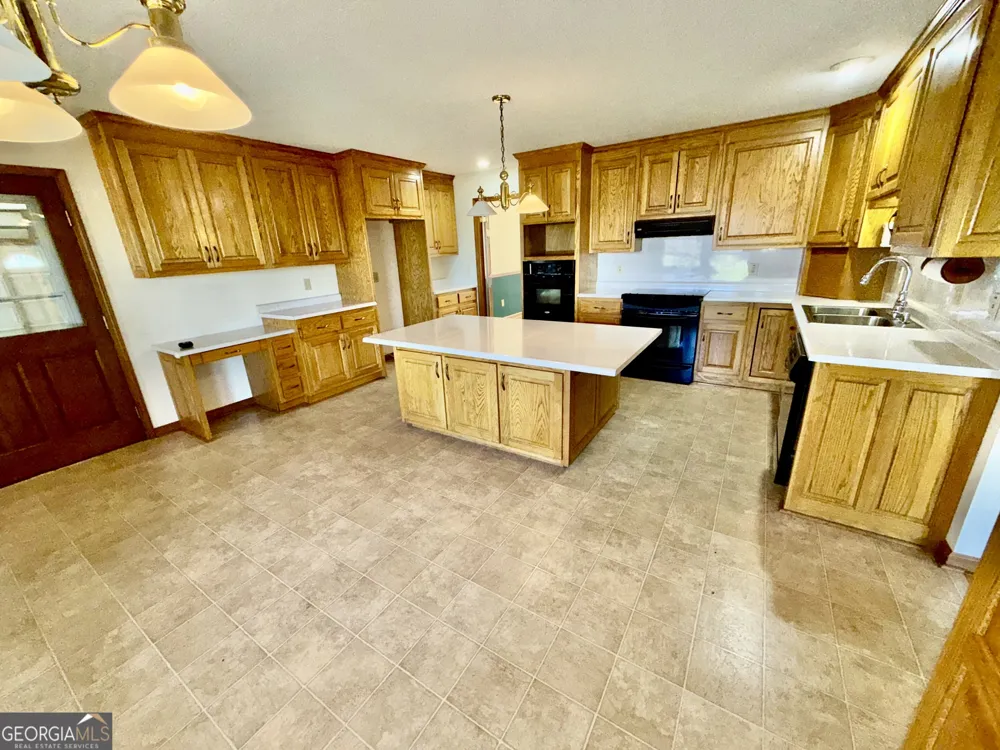 494 S Broad ST Bowman, GA 30624