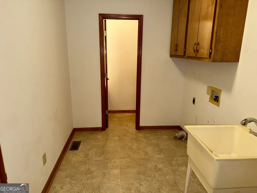 494 S Broad ST Bowman, GA 30624