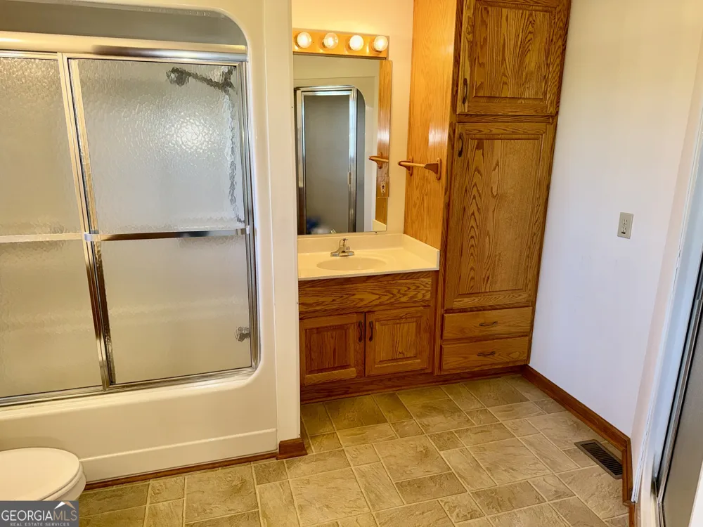 494 S Broad ST Bowman, GA 30624