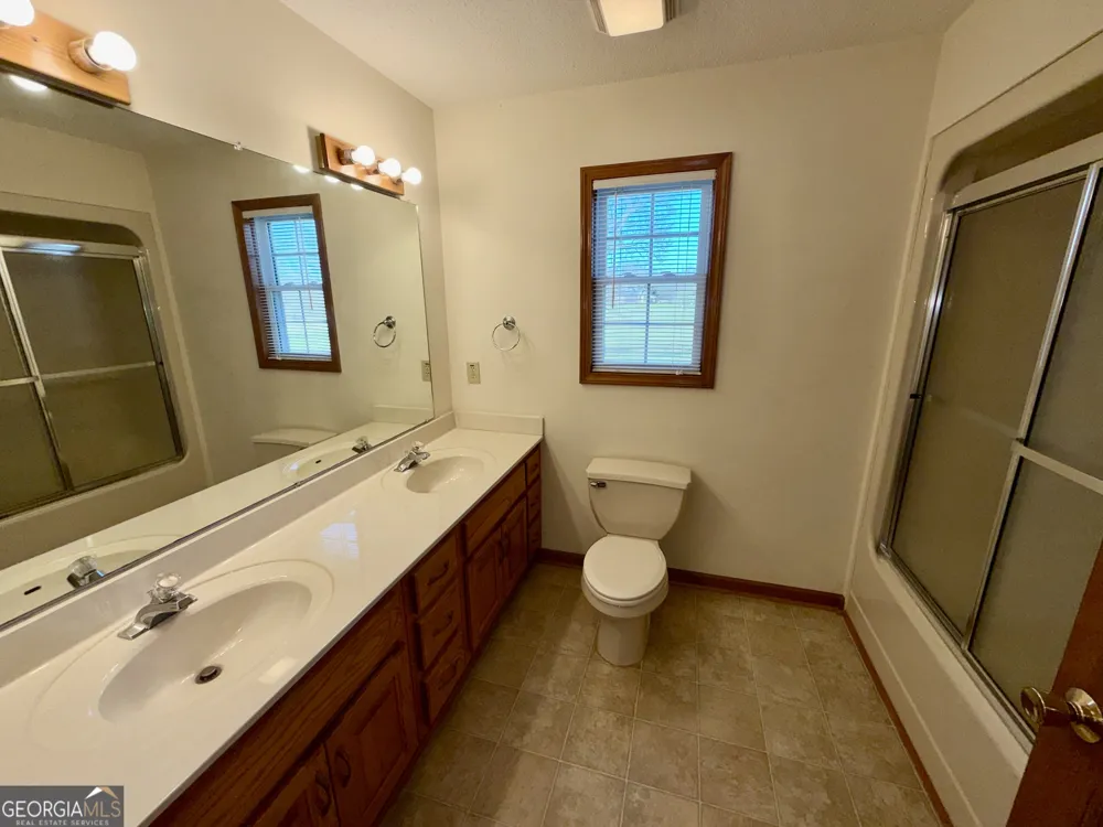 494 S Broad ST Bowman, GA 30624