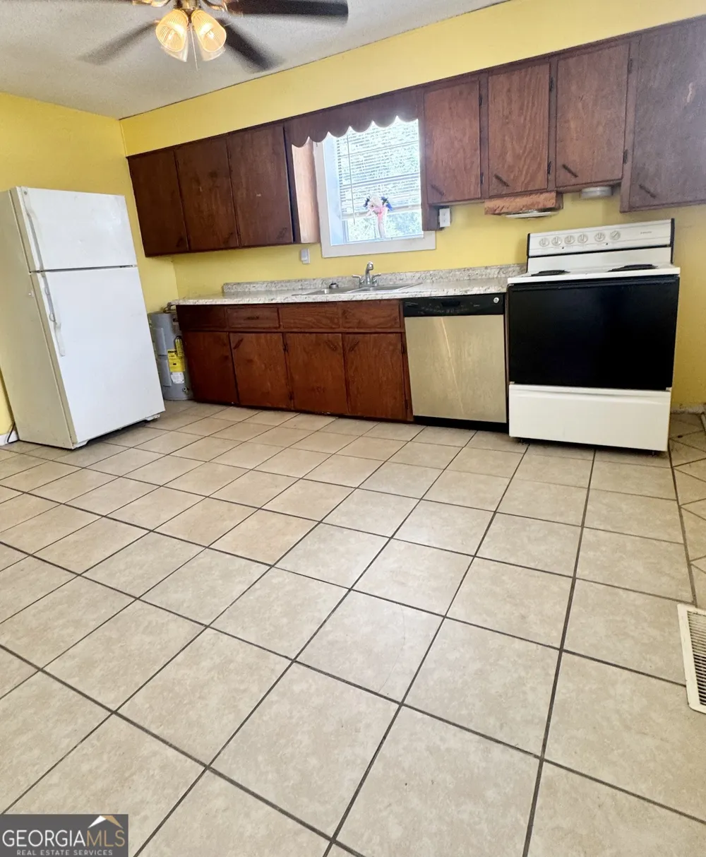 205 E Brumby AVE Reidsville, GA 30453