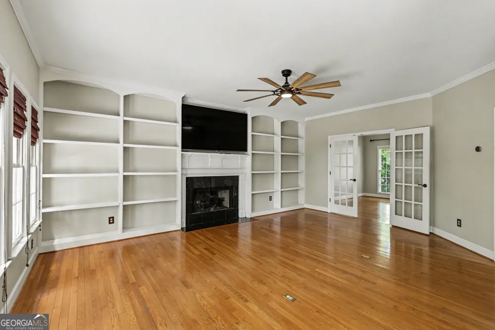 5702 Fallsbrook LN NW Acworth, GA 30101