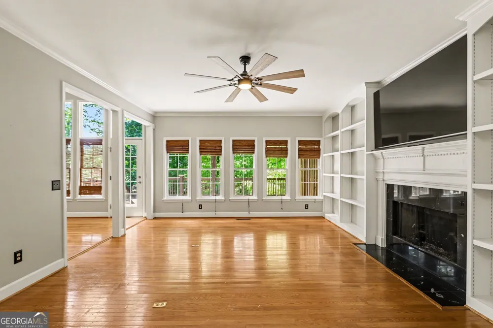 5702 Fallsbrook LN NW Acworth, GA 30101