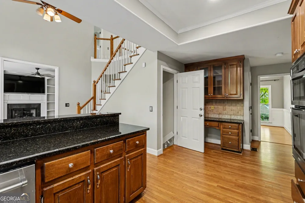 5702 Fallsbrook LN NW Acworth, GA 30101