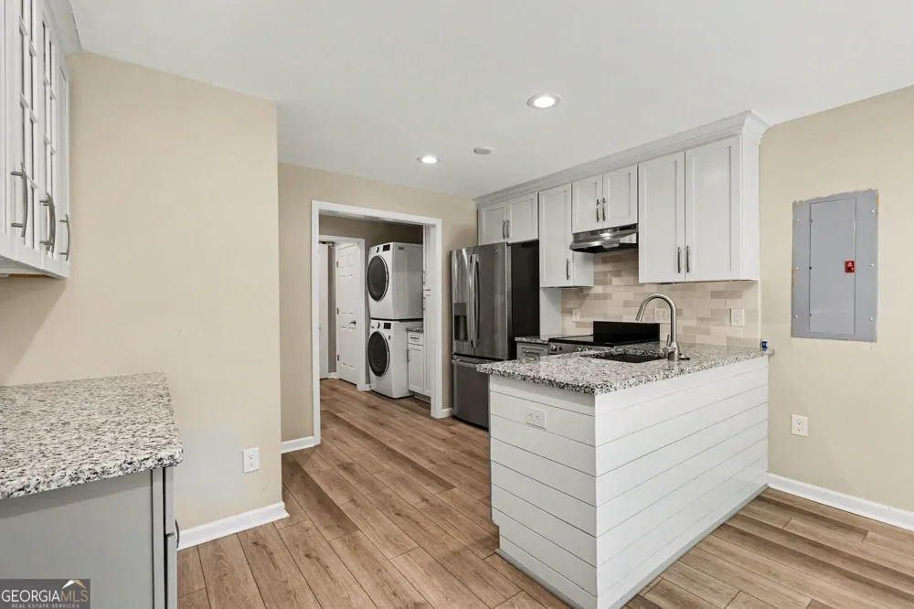 5702 Fallsbrook LN NW Acworth, GA 30101