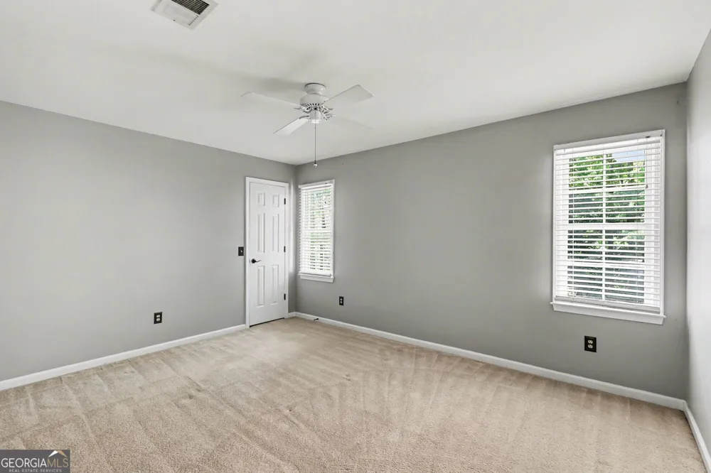 5702 Fallsbrook LN NW Acworth, GA 30101