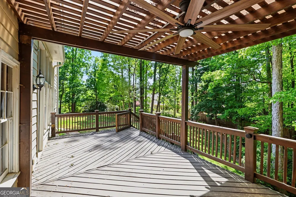 5702 Fallsbrook LN NW Acworth, GA 30101