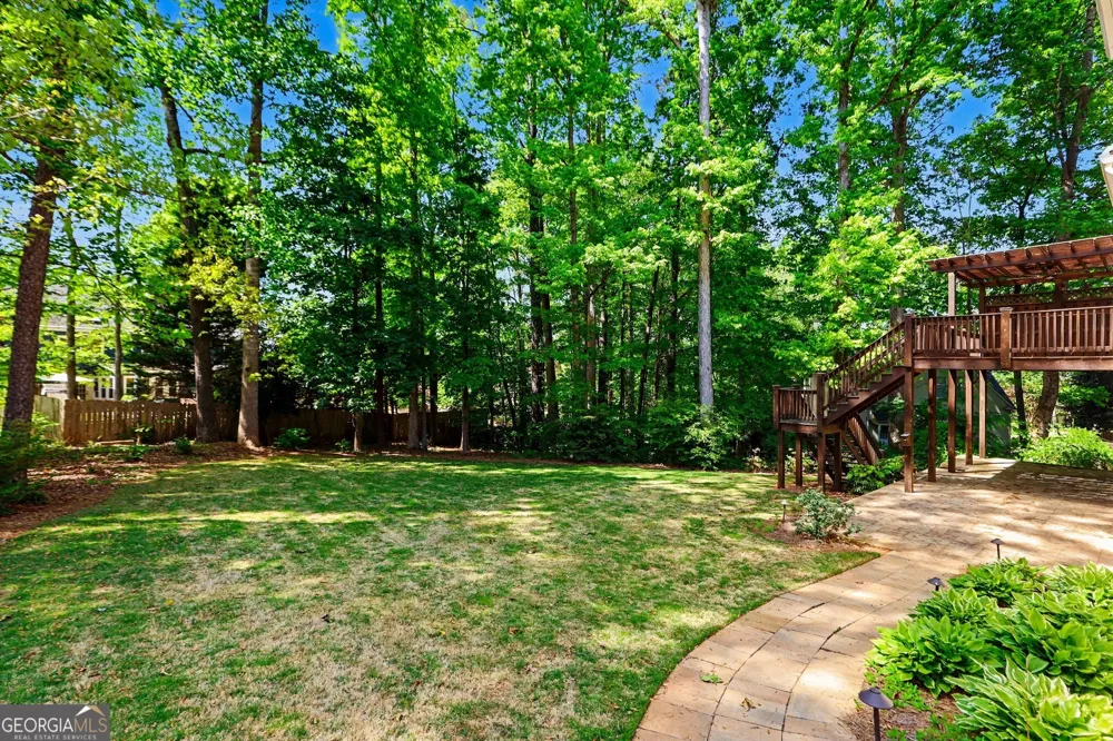 5702 Fallsbrook LN NW Acworth, GA 30101