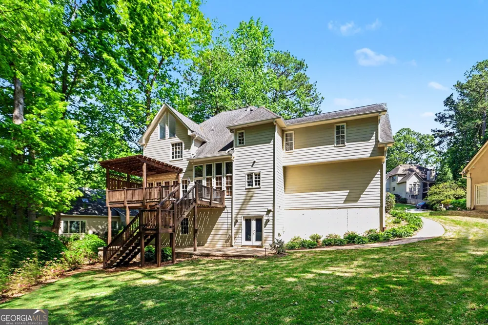 5702 Fallsbrook LN NW Acworth, GA 30101