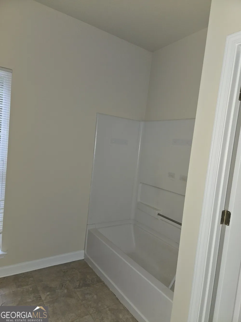 156 Red Bank RD Alpharetta, GA 30004