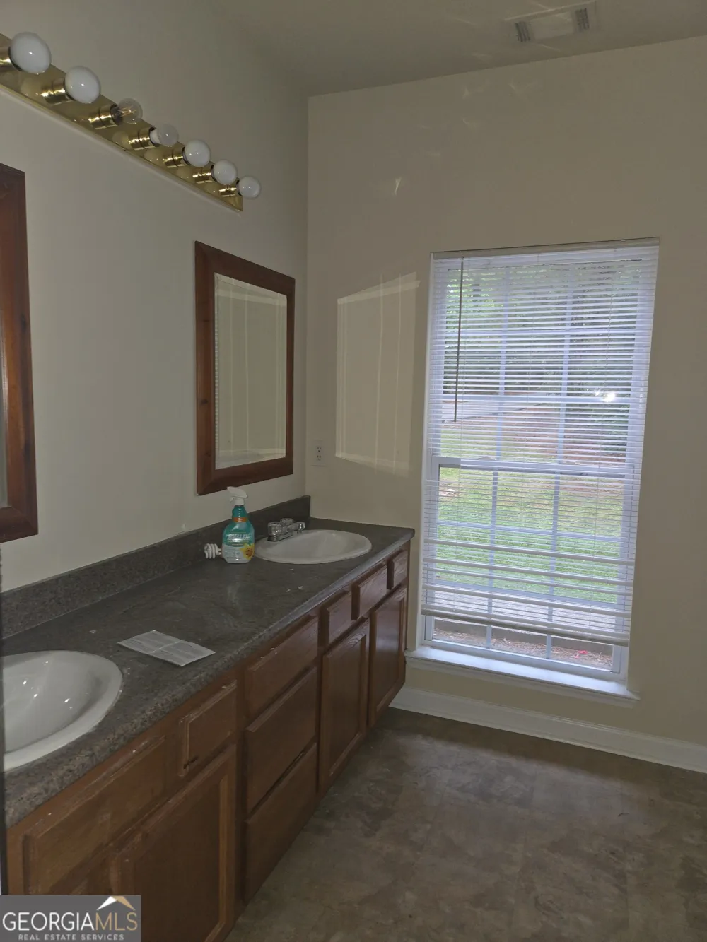 156 Red Bank RD Alpharetta, GA 30004
