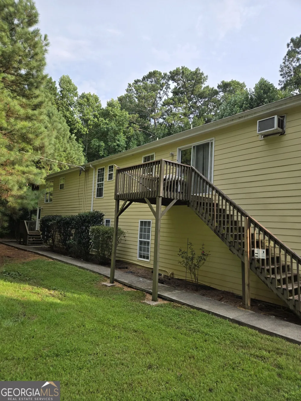156 Red Bank RD Alpharetta, GA 30004