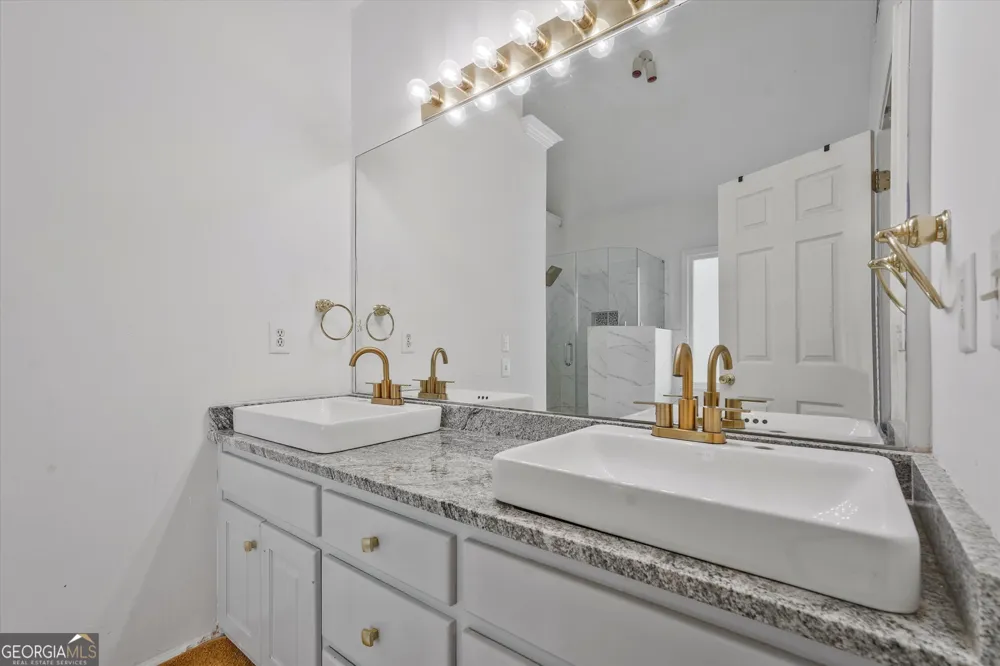 2170 Thorndale DR SW Lilburn, GA 30047