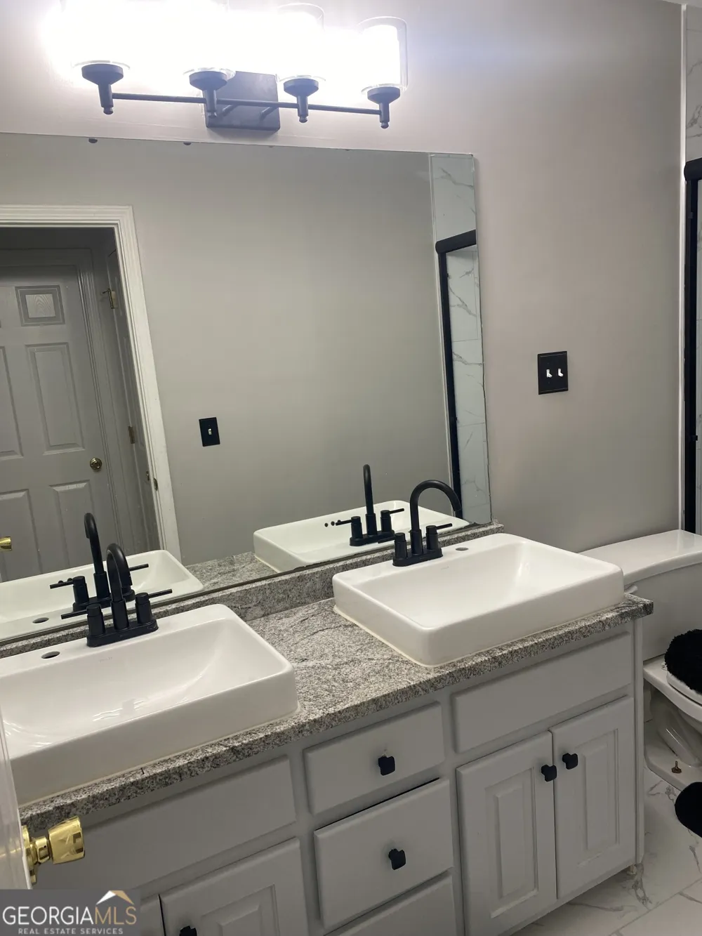 2170 Thorndale DR SW Lilburn, GA 30047