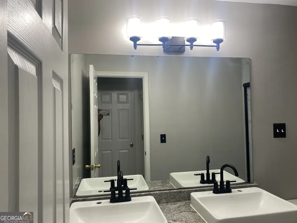 2170 Thorndale DR SW Lilburn, GA 30047