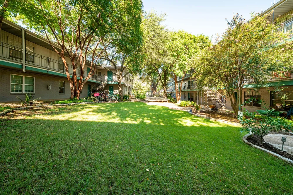 300 Crockett Street #111 Austin, TX 78704