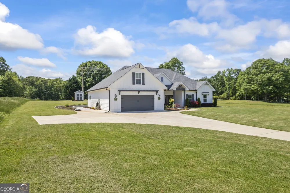 209 Unawatti RD Canon, GA 30520