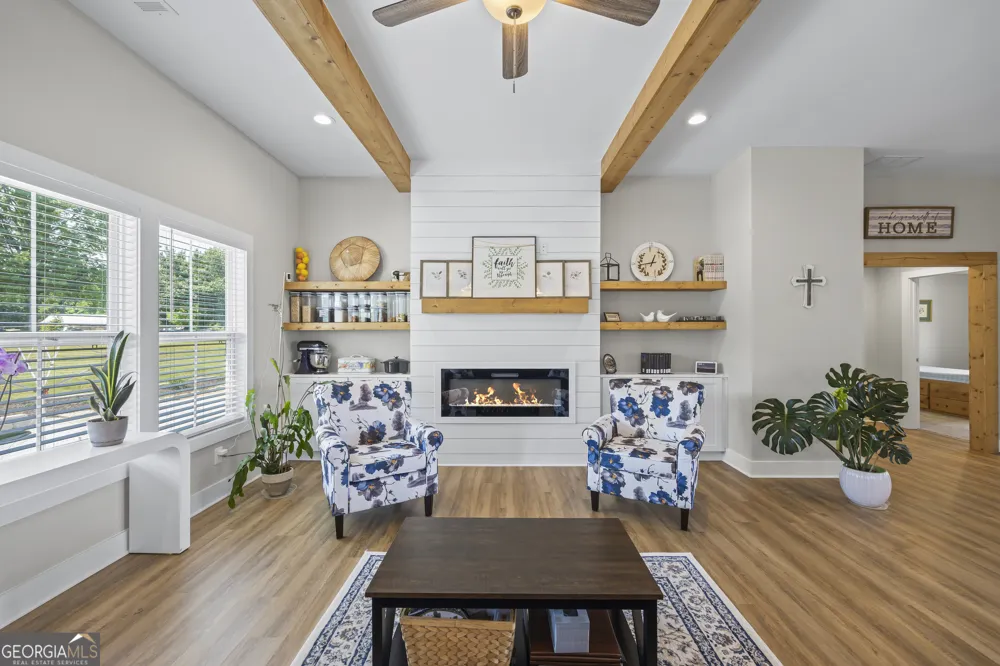209 Unawatti RD Canon, GA 30520
