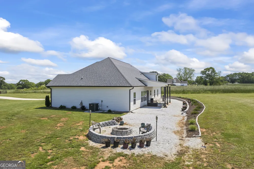 209 Unawatti RD Canon, GA 30520