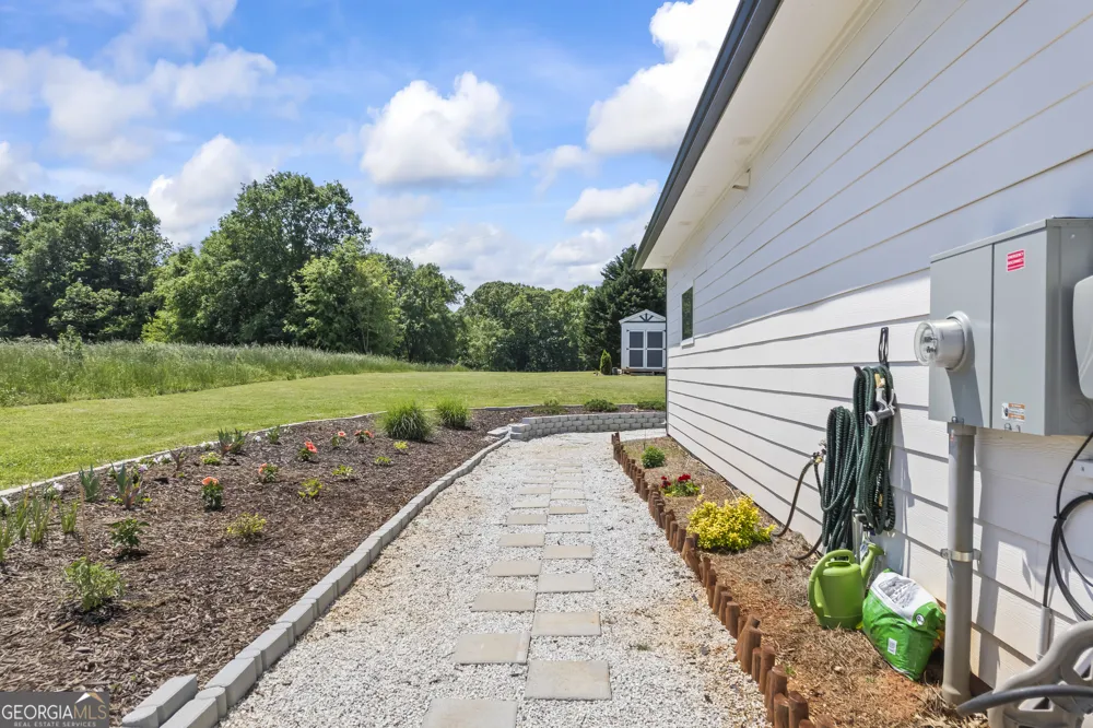 209 Unawatti RD Canon, GA 30520