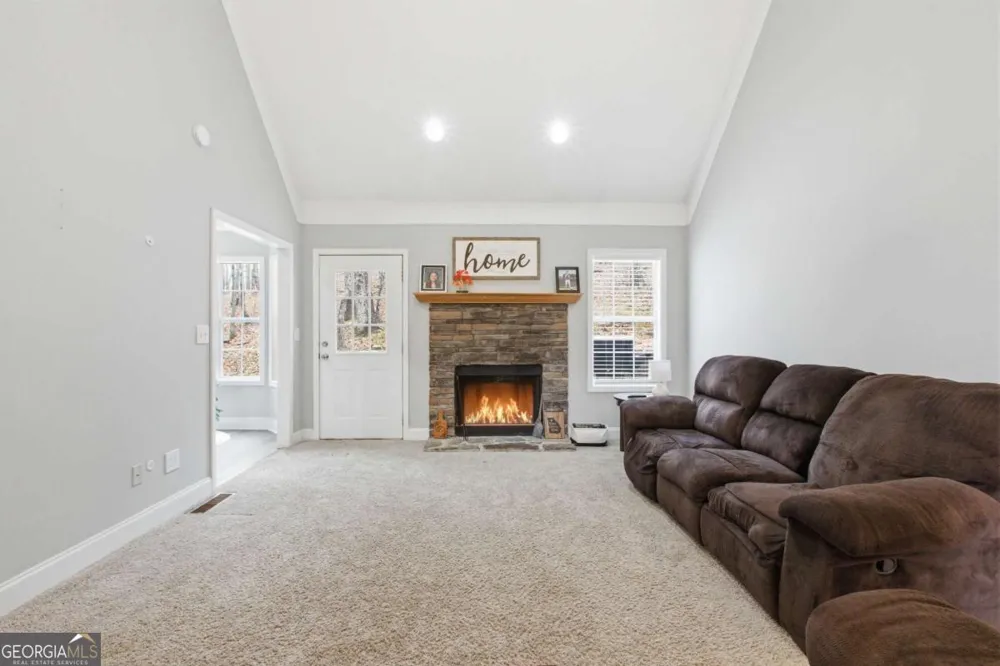 158 Ridge LN Lula, GA 30554
