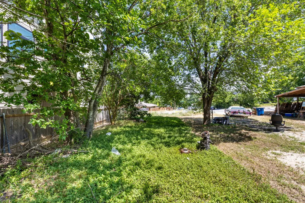 1813 Webberville Road Austin, TX 78721