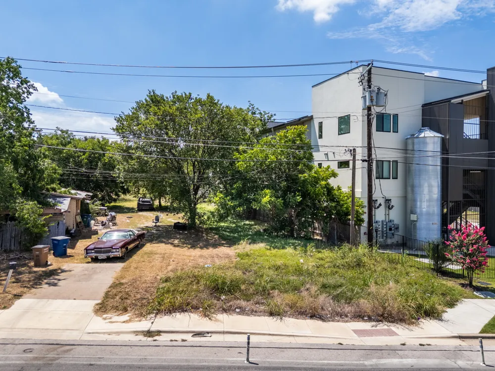 1813 Webberville Road Austin, TX 78721