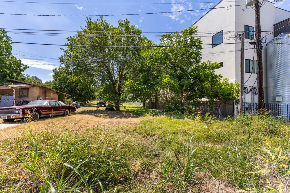 1813 Webberville Road Austin, TX 78721