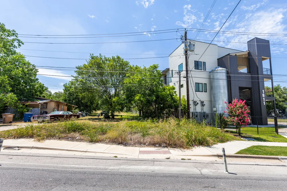 1813 Webberville Road Austin, TX 78721